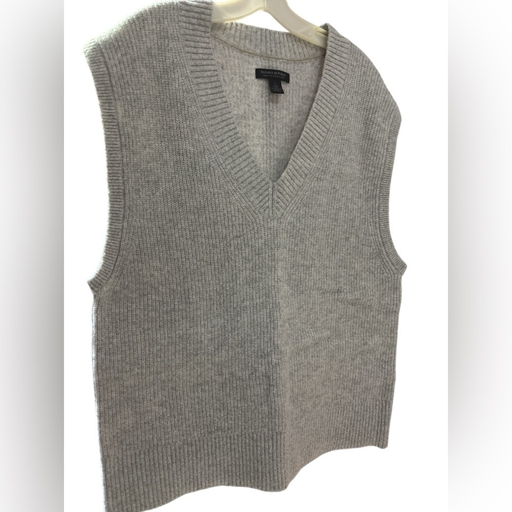 Banana Republic Gray Knit Vest